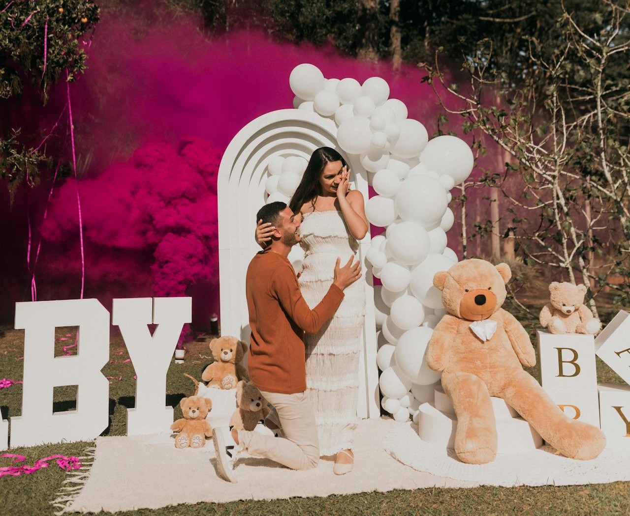 Baby shower with pastel decorations and gifts